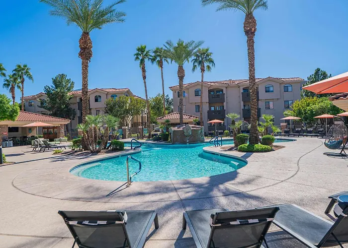 Apartment 7min Airport Diablostadium Gym Pool Hottub Dogpark