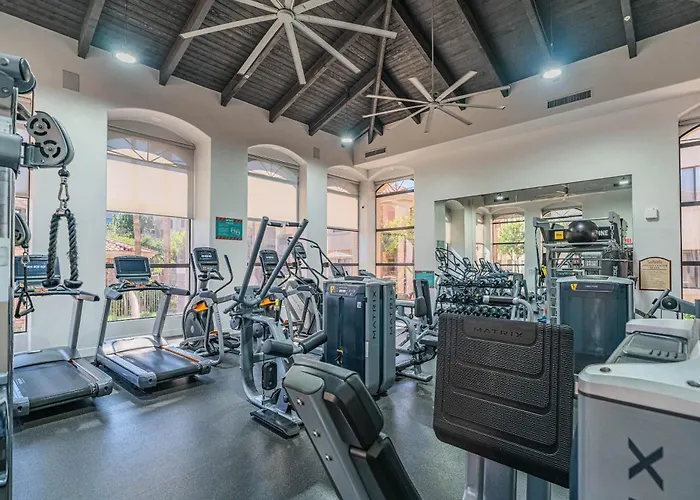 Apartment 7min Airport Diablostadium Gym Pool Hottub Dogpark