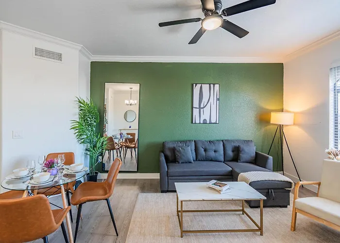 Apartment 7min Airport Diablostadium Gym Pool Hottub Dogpark *