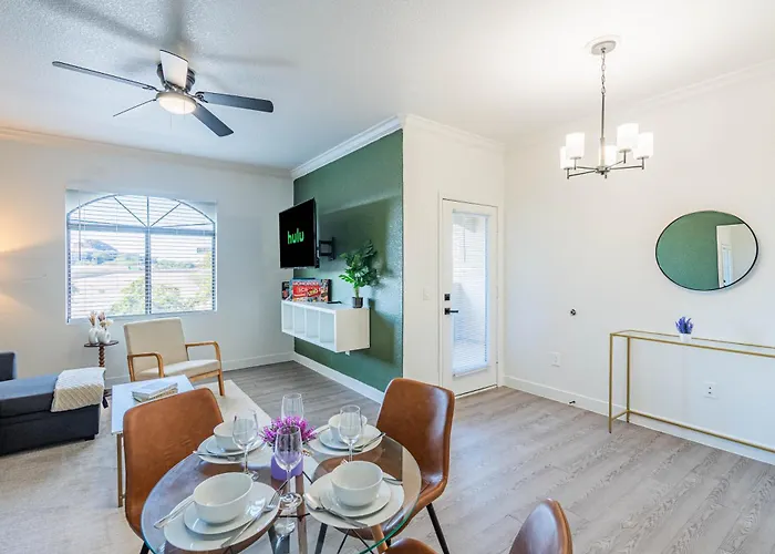 Apartment 7min Airport Diablostadium Gym Pool Hottub Dogpark *