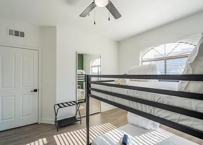 7min Airport Diablostadium Gym Pool Hottub Dogpark Apartment